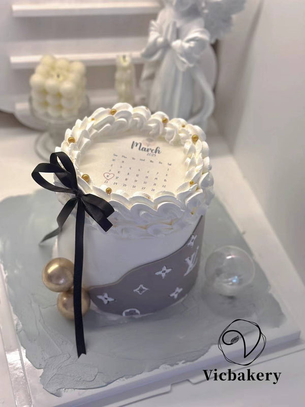 Burn away LV round shape cake