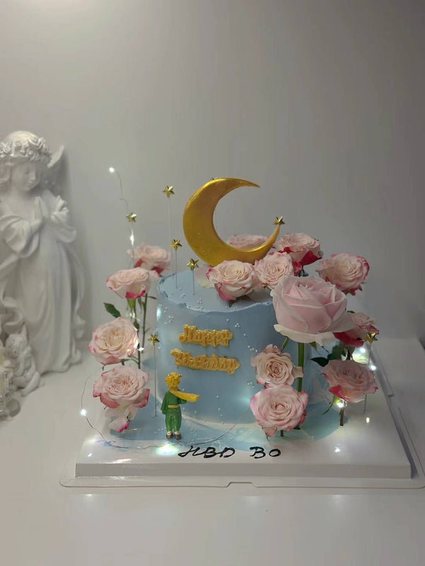 Luna bloom cake