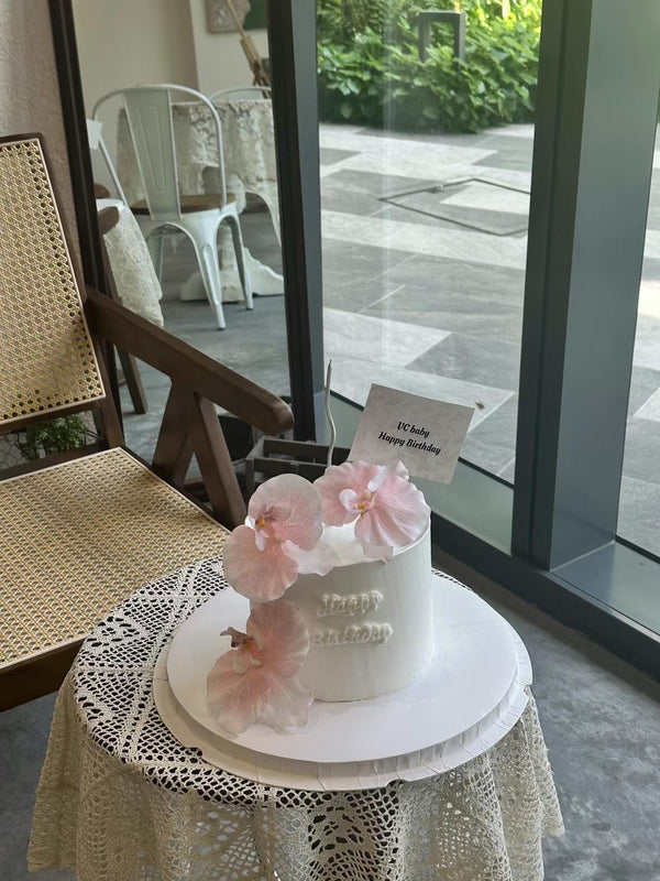 Baby pink carnation flower cake