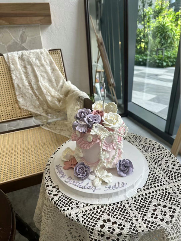 Cream Floral Cake with pipe