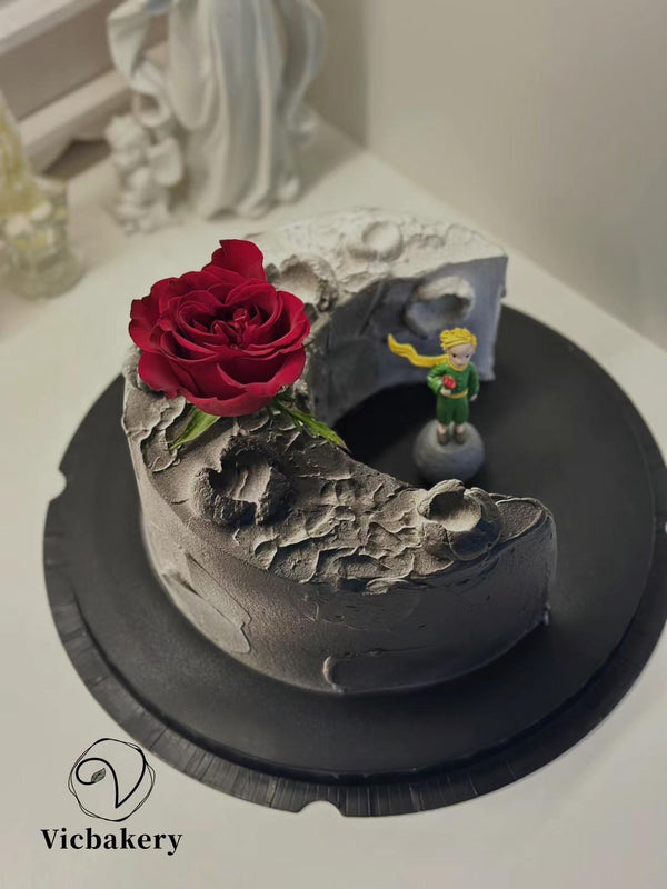Men's Cake-in Moon's shape